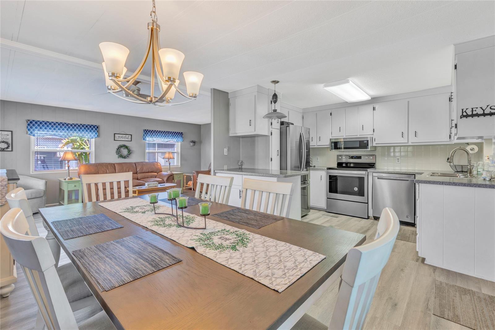 Image 9 of 61 For 2100 Kings Highway 127