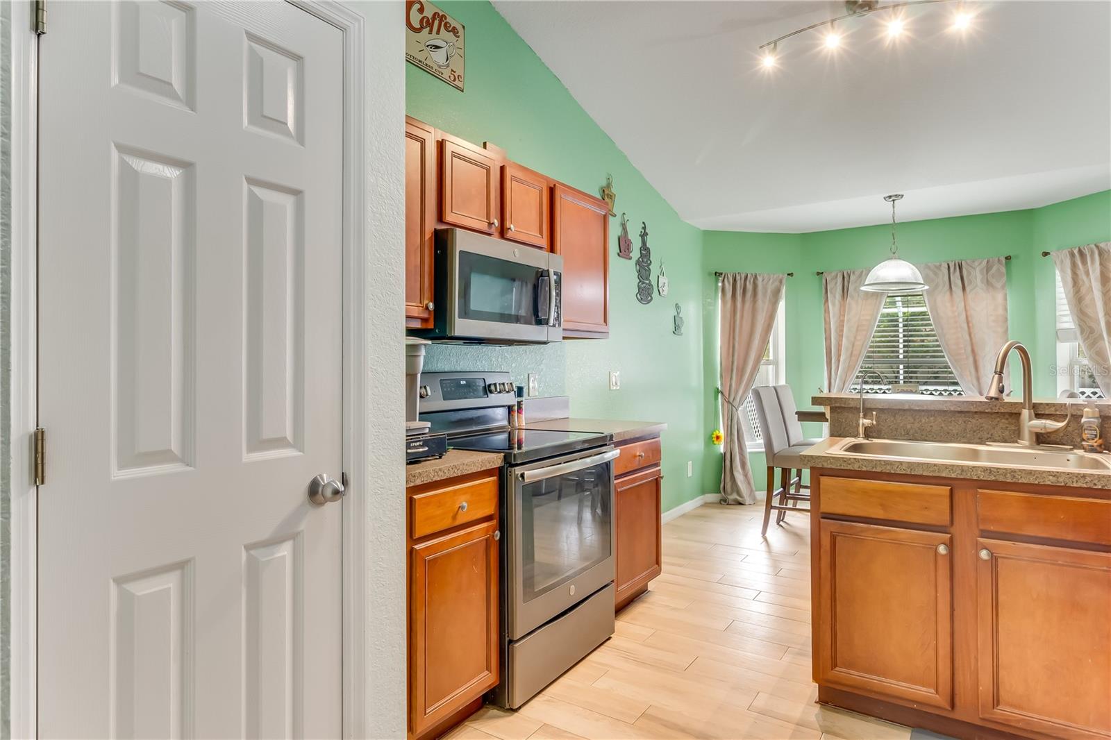 Image 21 of 42 For 5122 Balmor Terrace