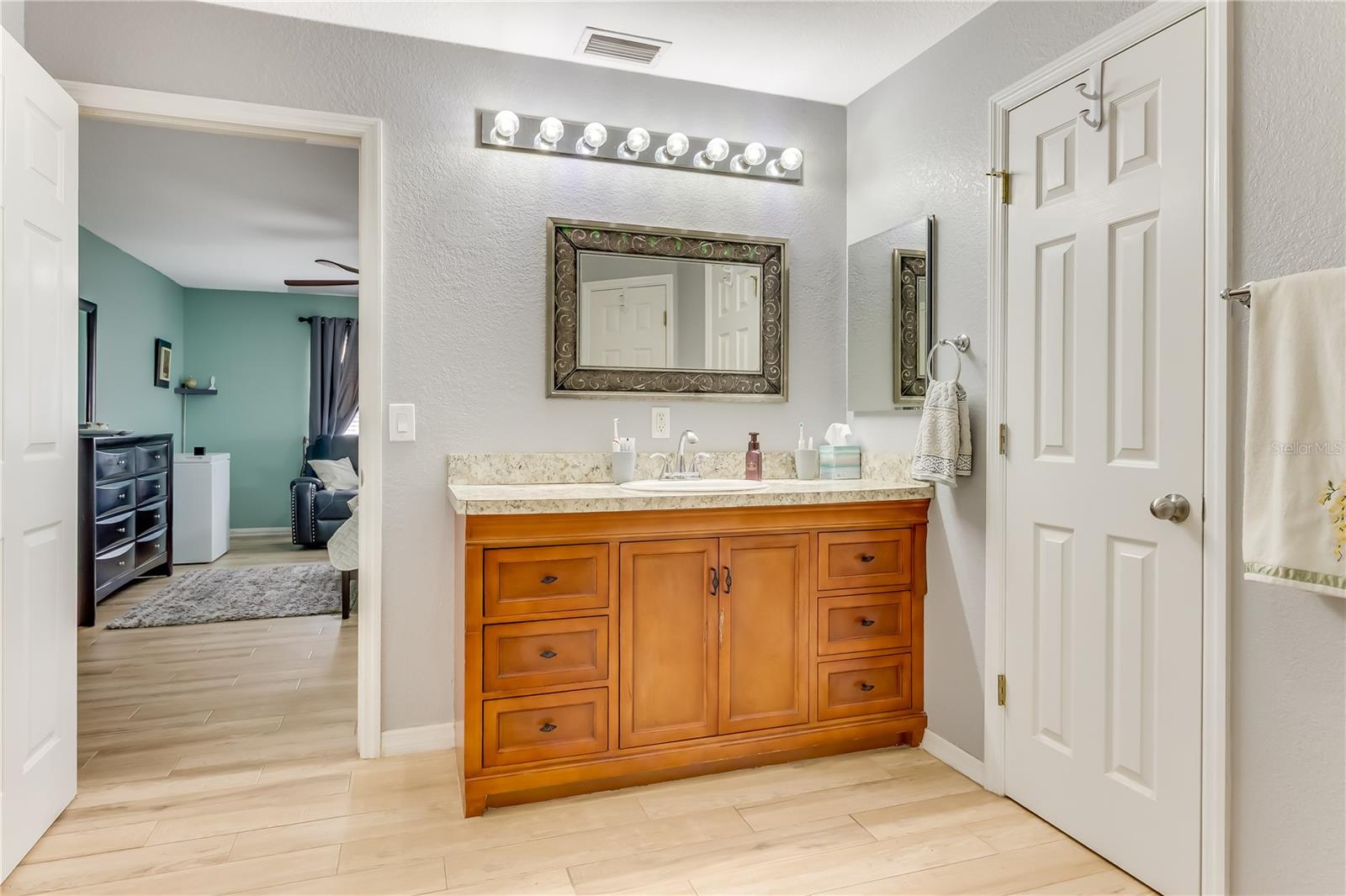 Image 27 of 42 For 5122 Balmor Terrace