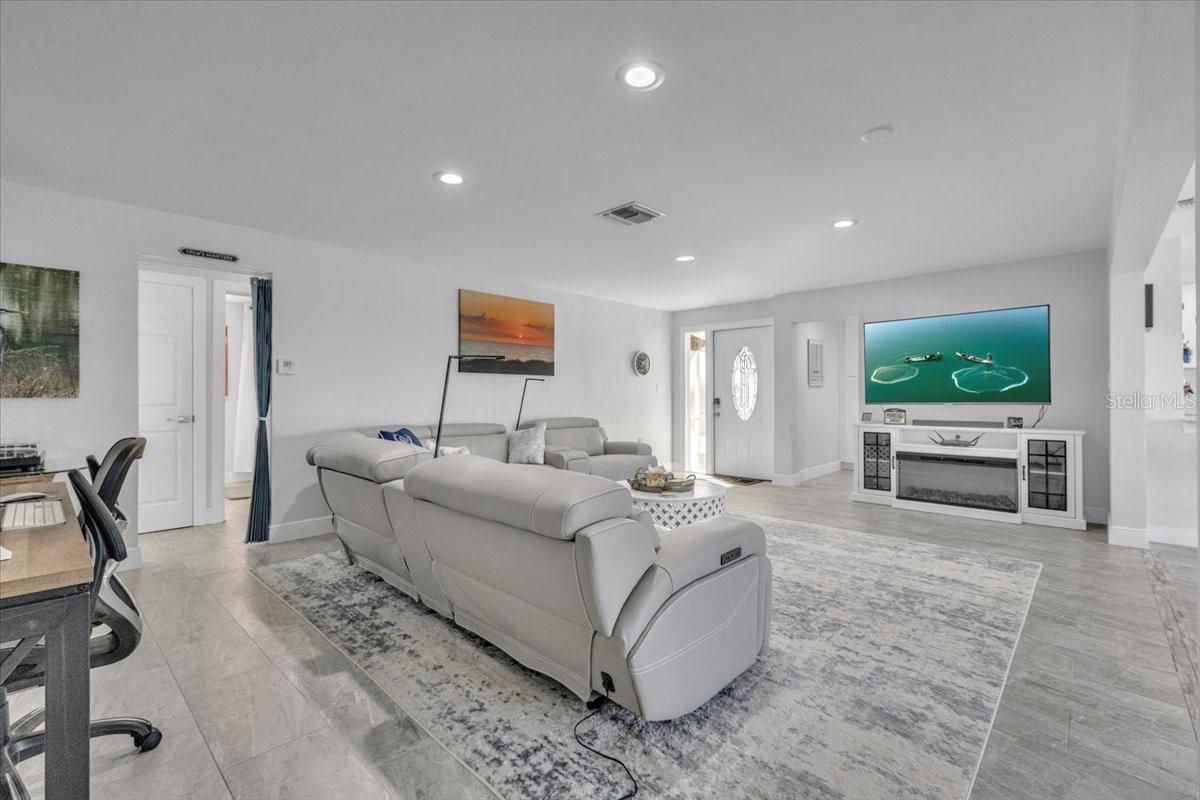 Listing photo id 8 for 24260 Henry Morgan Boulevard