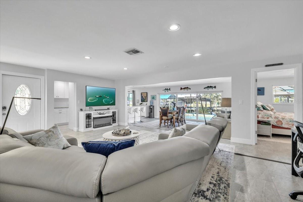 Listing photo id 9 for 24260 Henry Morgan Boulevard