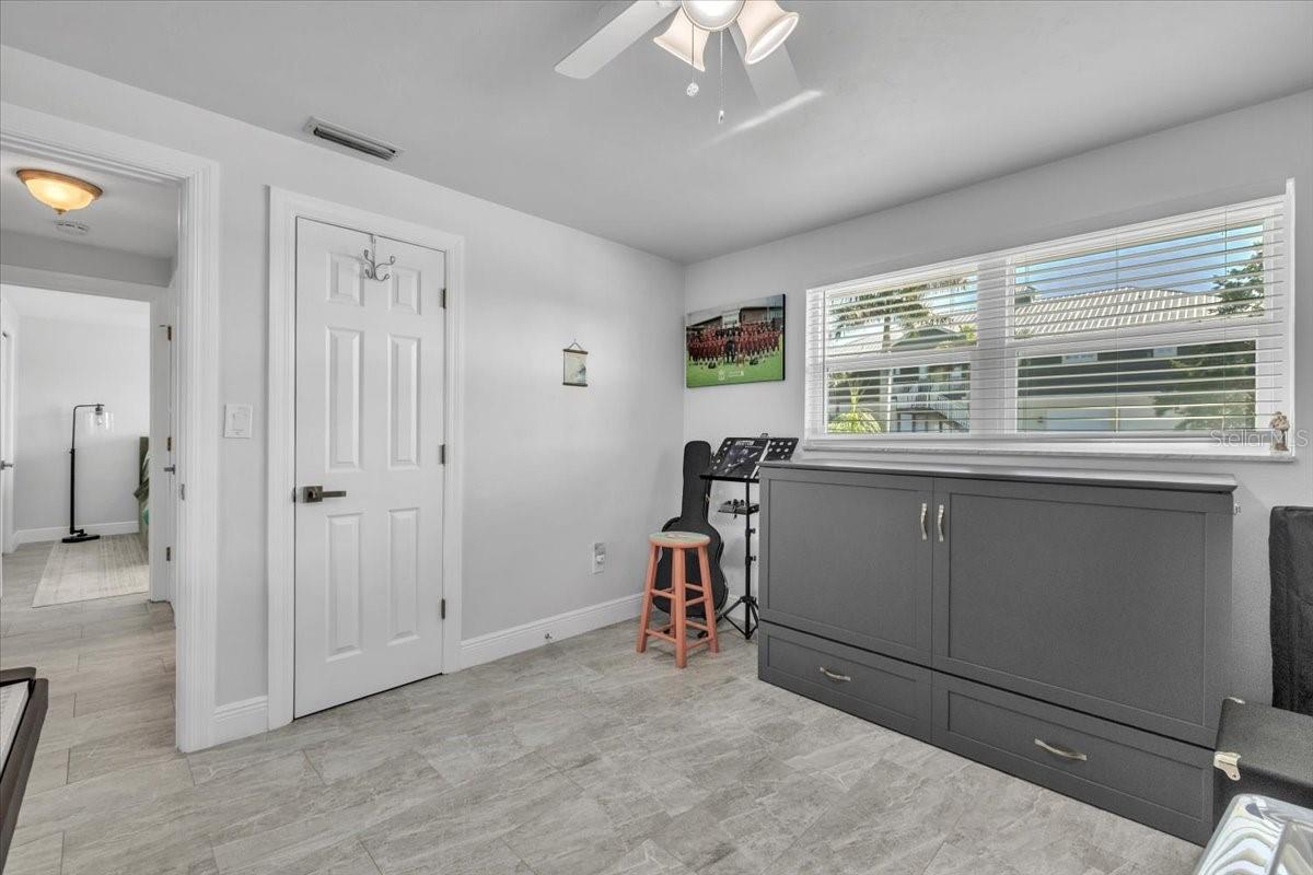 Listing photo id 31 for 24260 Henry Morgan Boulevard