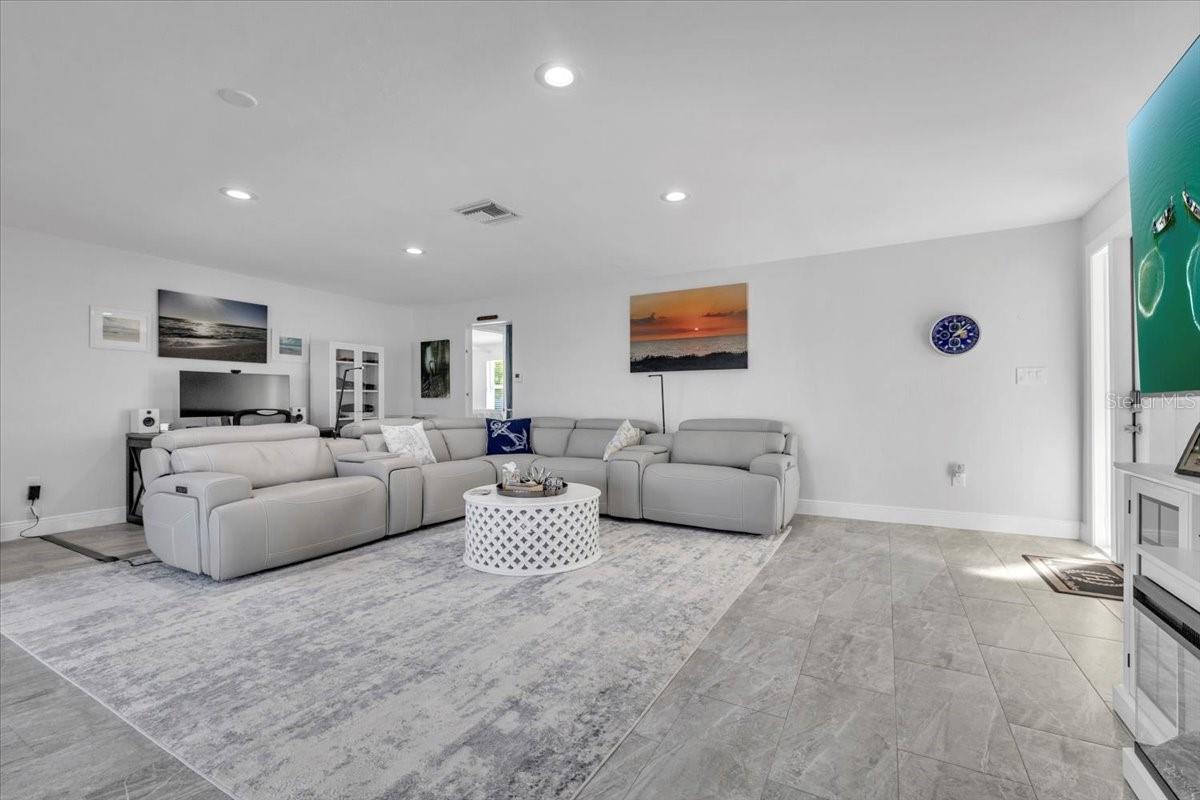 Listing photo id 4 for 24260 Henry Morgan Boulevard