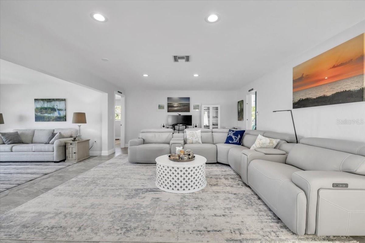 Listing photo id 7 for 24260 Henry Morgan Boulevard