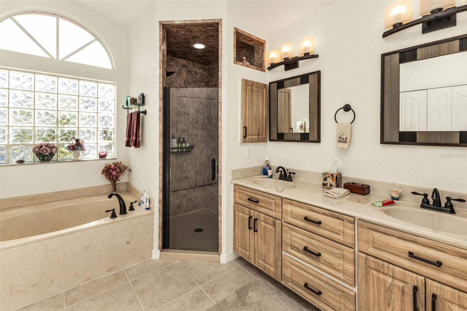 Image 22 of 85 For 259 Viceroy Terrace