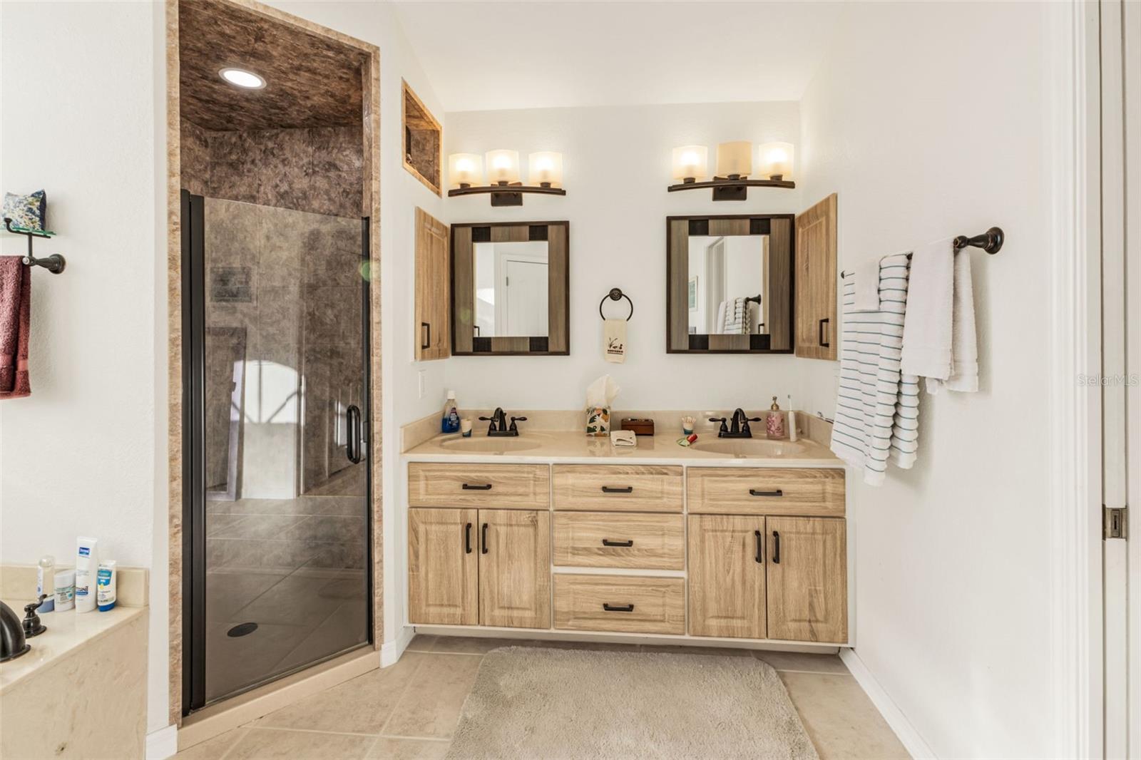 Image 23 of 85 For 259 Viceroy Terrace