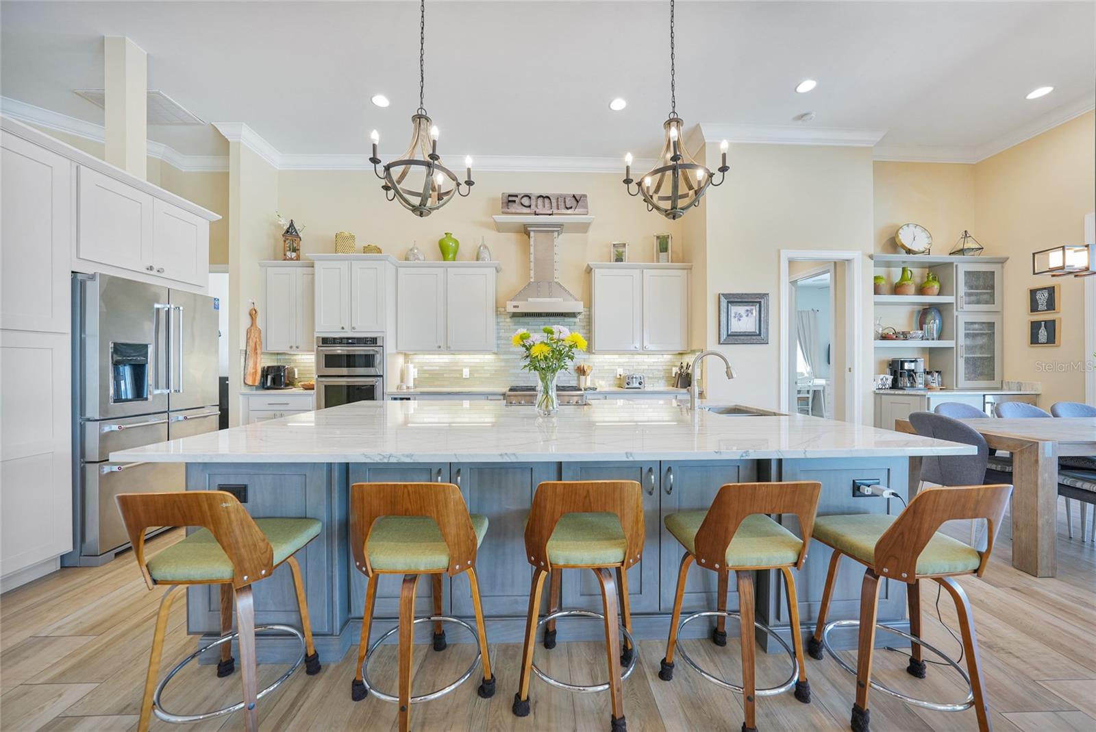 Image 10 of 47 For 3690 Como Street