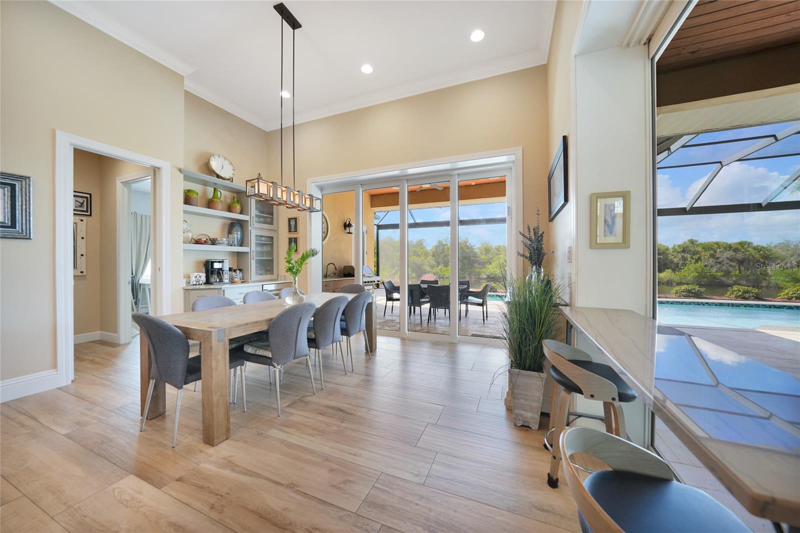 Image 13 of 47 For 3690 Como Street