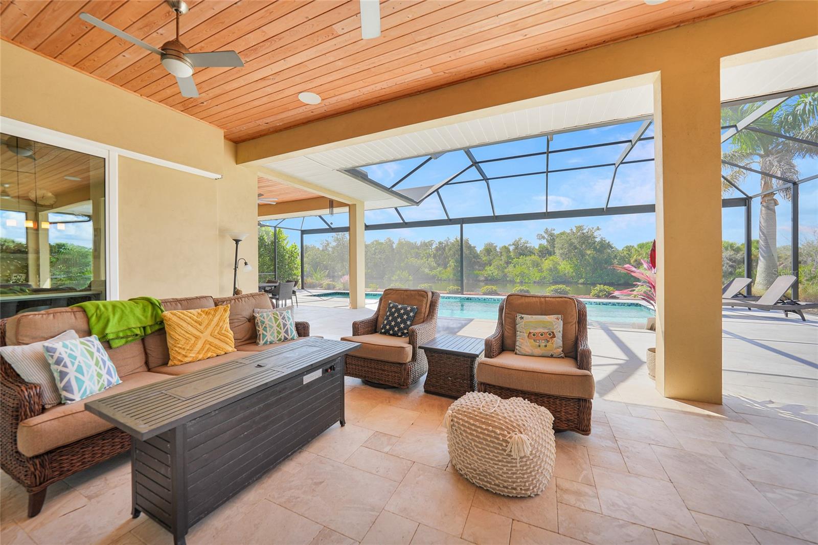 Image 17 of 47 For 3690 Como Street