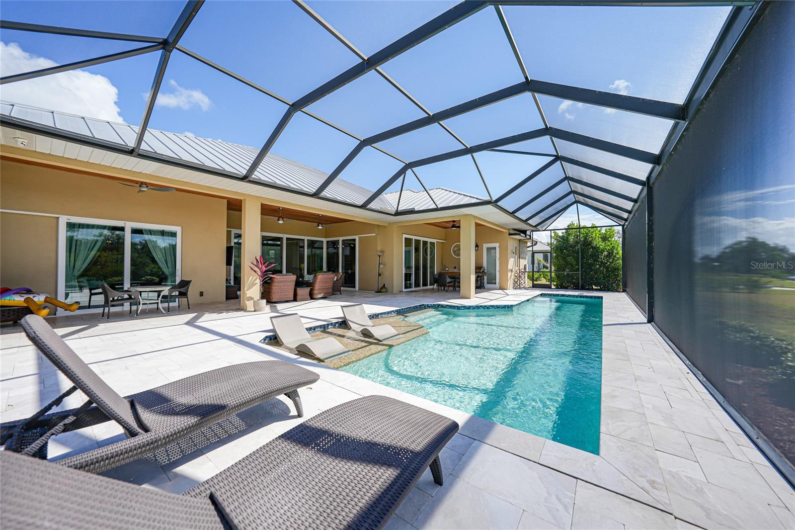 Image 19 of 47 For 3690 Como Street