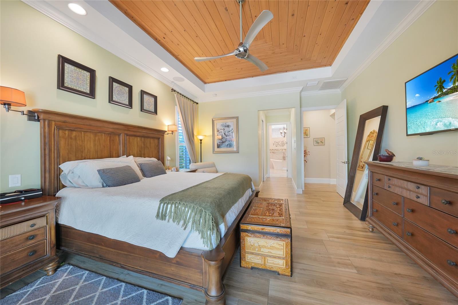 Image 23 of 47 For 3690 Como Street