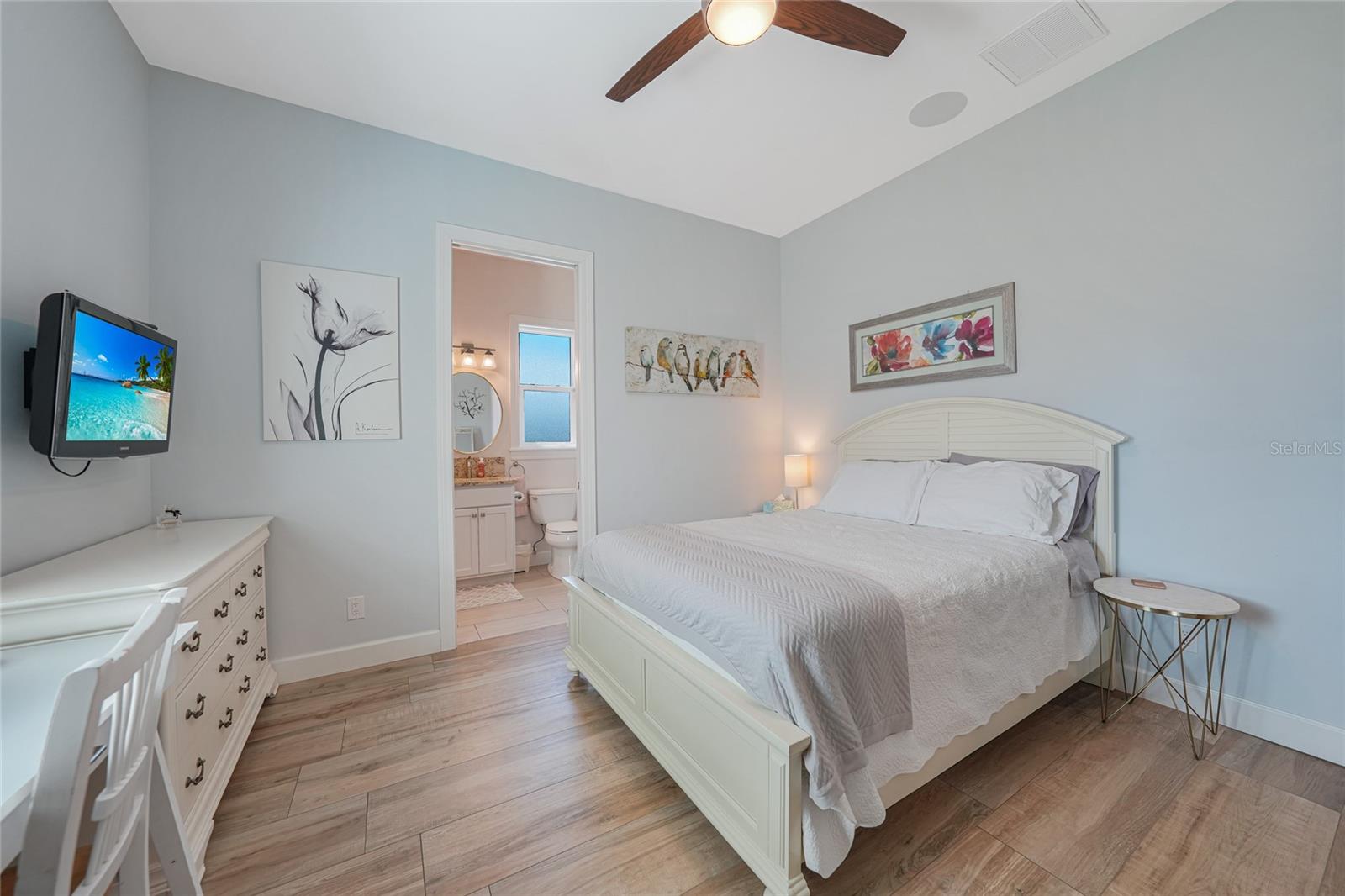 Image 31 of 47 For 3690 Como Street