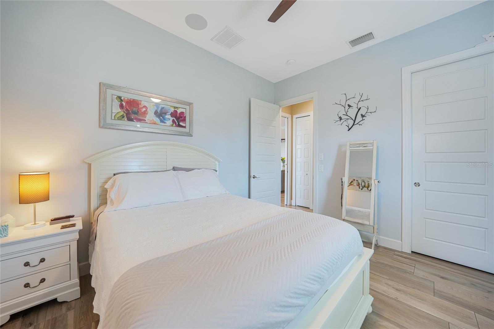 Image 32 of 47 For 3690 Como Street