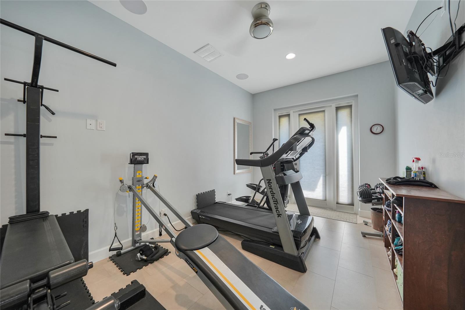 Image 37 of 47 For 3690 Como Street