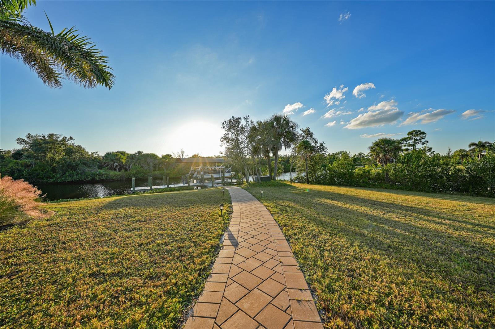 Image 38 of 47 For 3690 Como Street