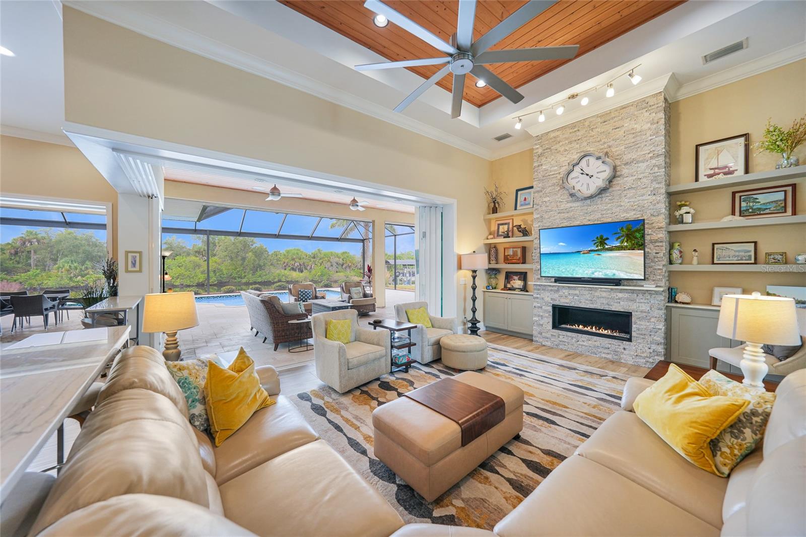 Image 8 of 47 For 3690 Como Street