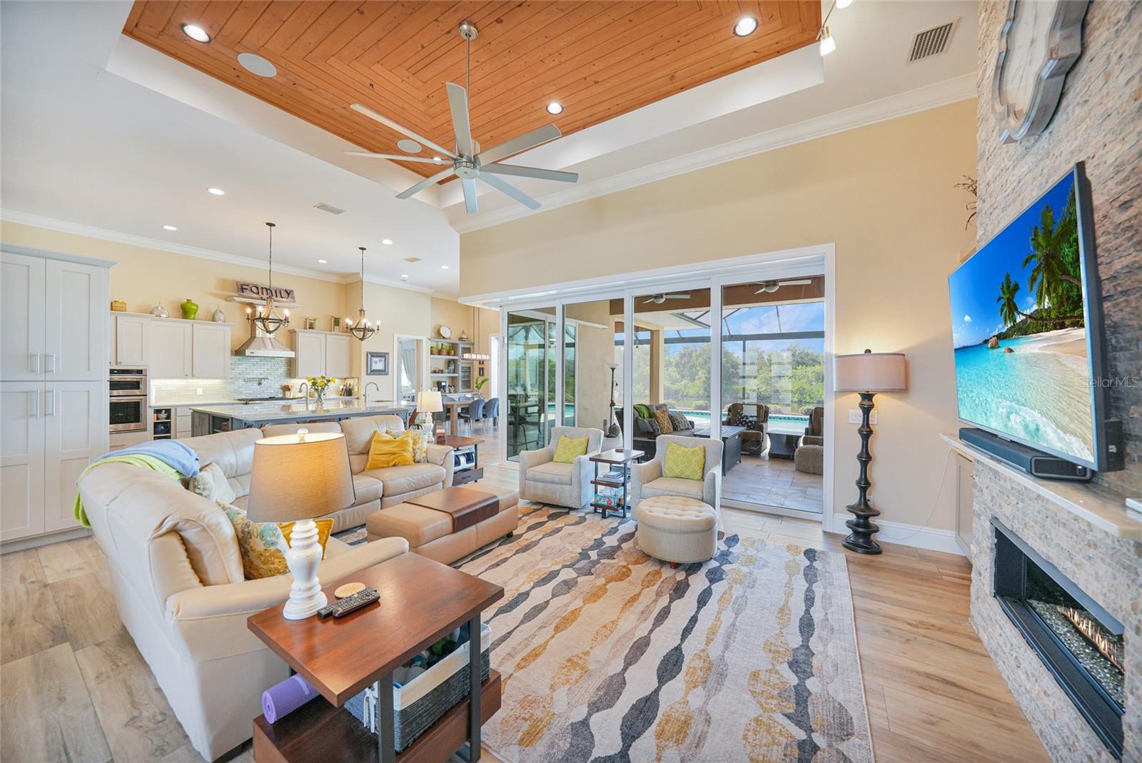 Image 9 of 47 For 3690 Como Street