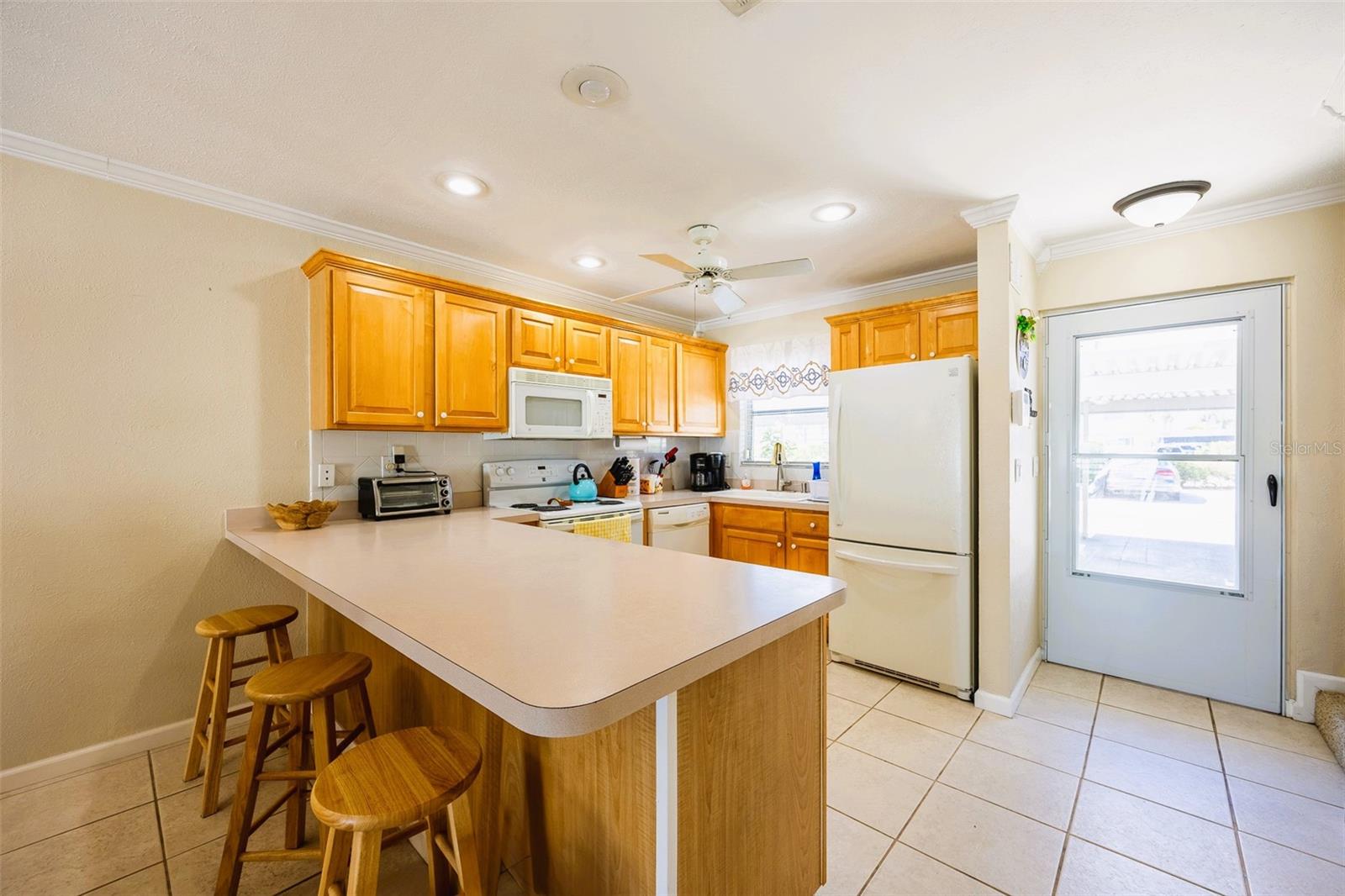 Image 4 of 48 For 6777 Winkler Road 150