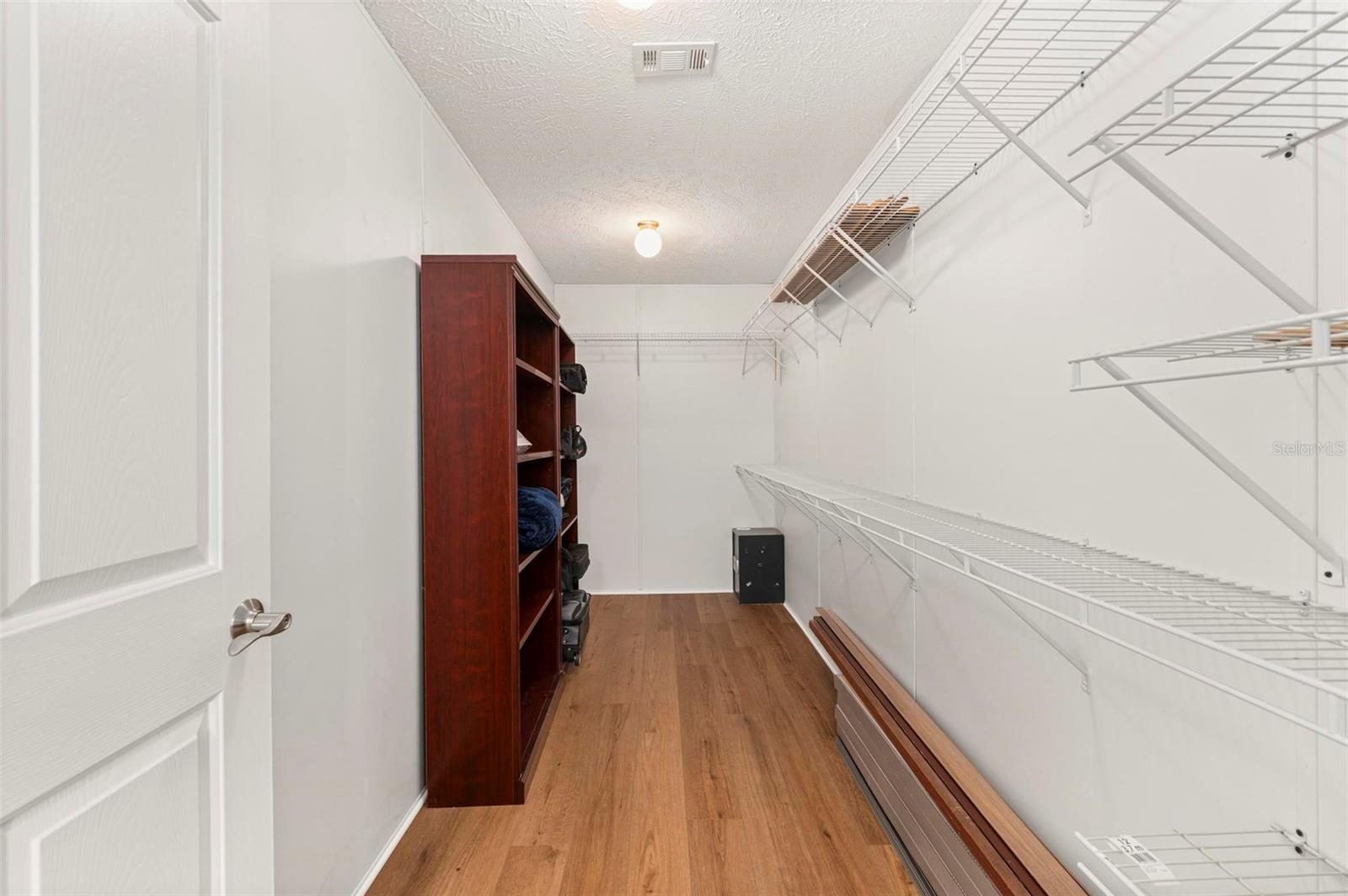 Image 23 of 53 For 1000 Kings Highway 295