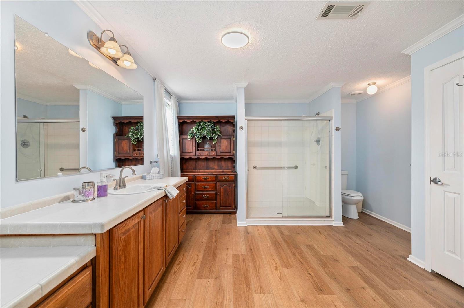 Image 24 of 53 For 1000 Kings Highway 295