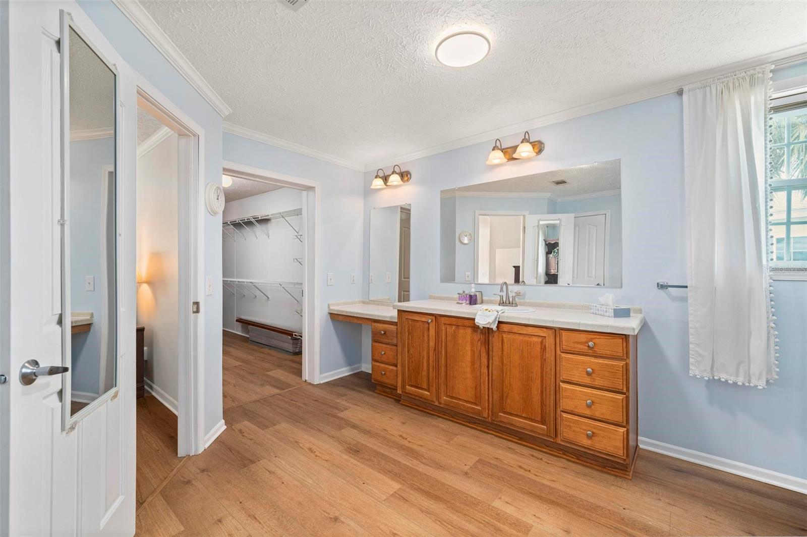 Image 25 of 53 For 1000 Kings Highway 295