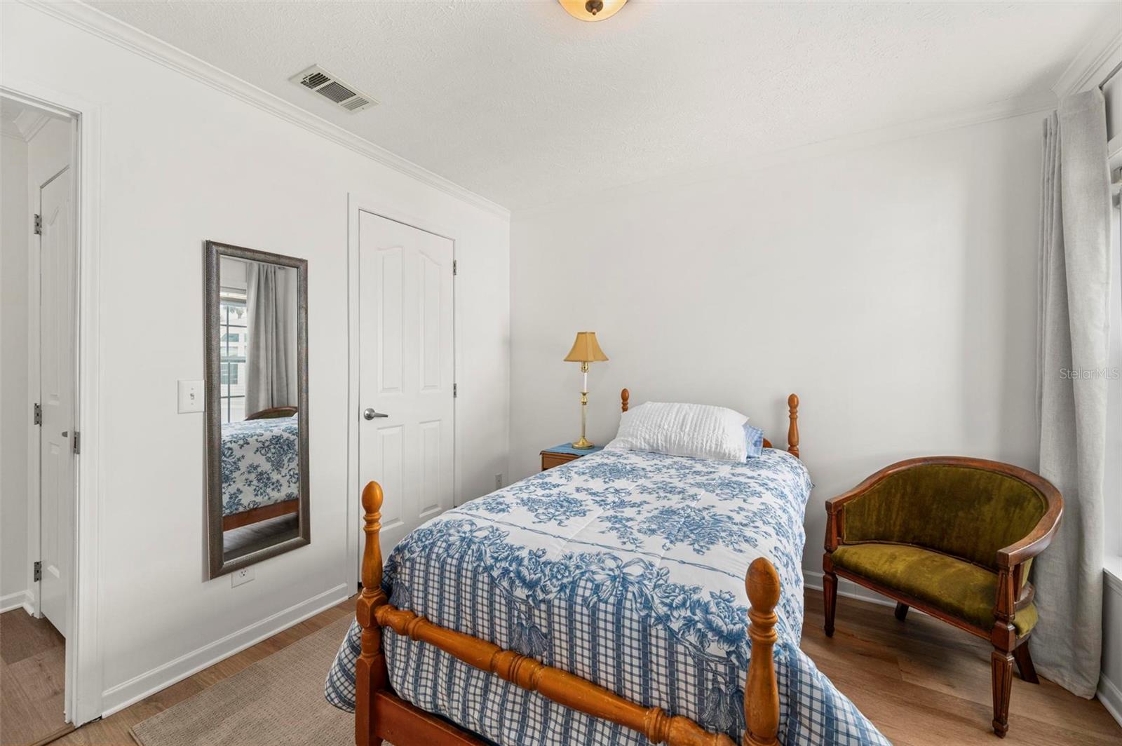 Image 29 of 53 For 1000 Kings Highway 295