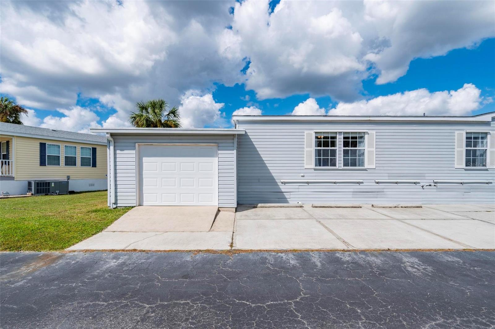 Image 42 of 53 For 1000 Kings Highway 295