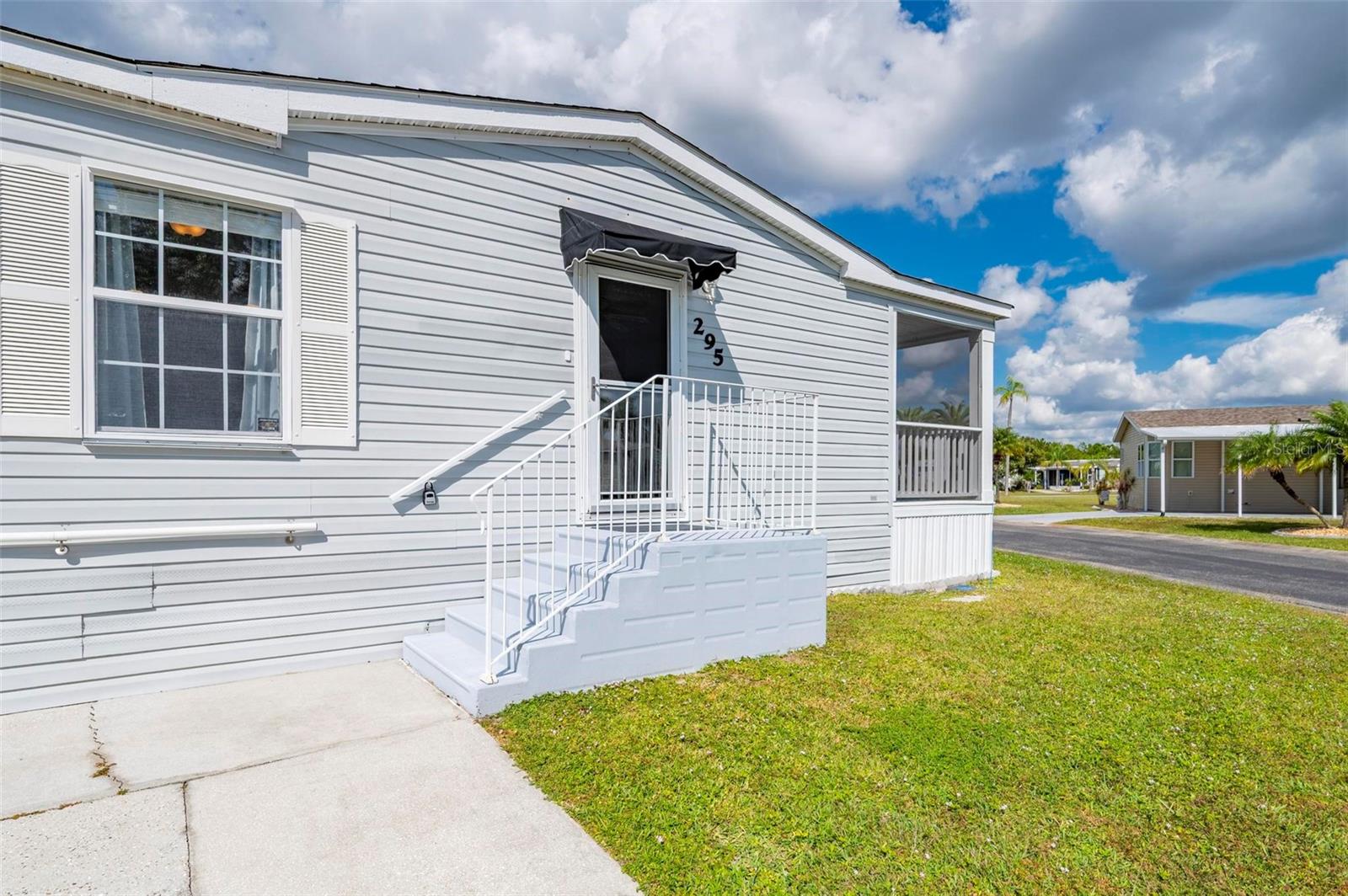 Image 9 of 53 For 1000 Kings Highway 295