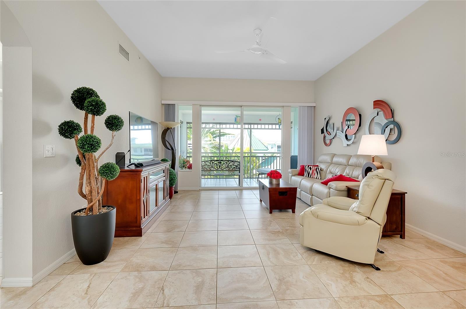 Image 13 of 80 For 5127 Melbourne Street F301