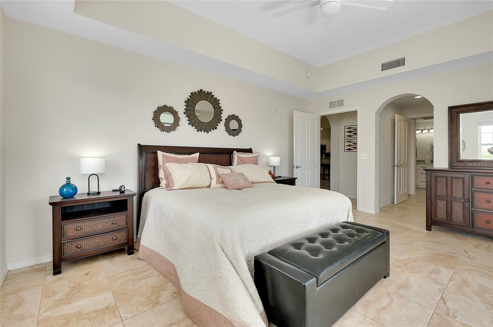 Image 26 of 80 For 5127 Melbourne Street F301