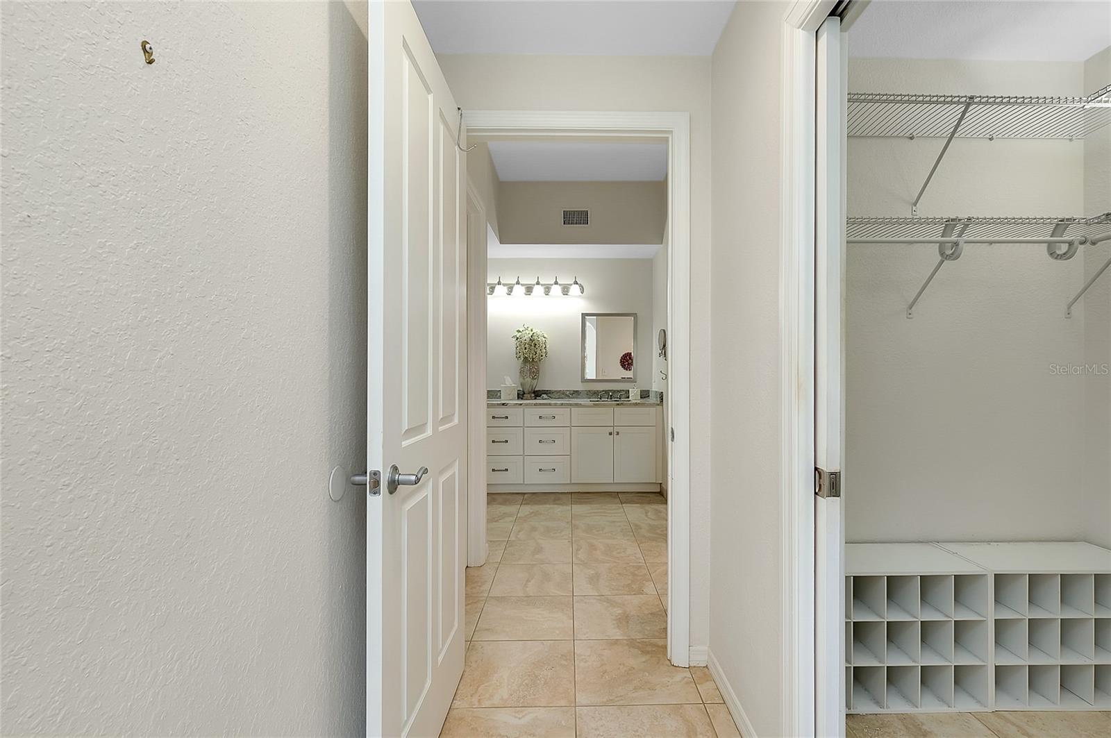 Image 29 of 80 For 5127 Melbourne Street F301