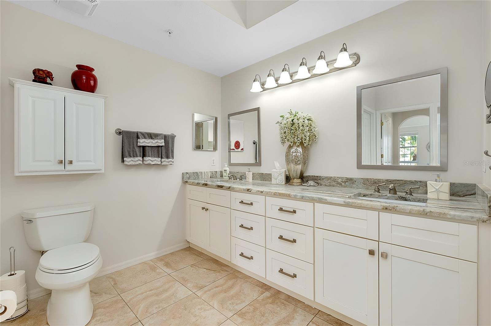 Image 32 of 80 For 5127 Melbourne Street F301