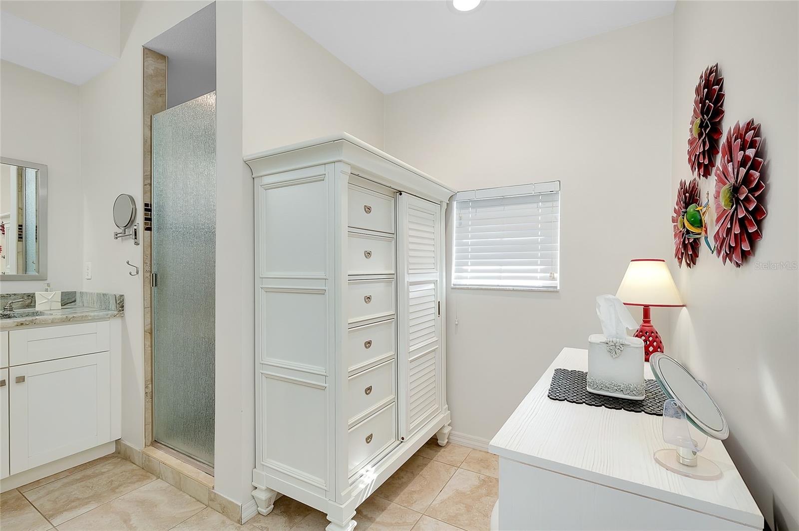 Image 33 of 80 For 5127 Melbourne Street F301