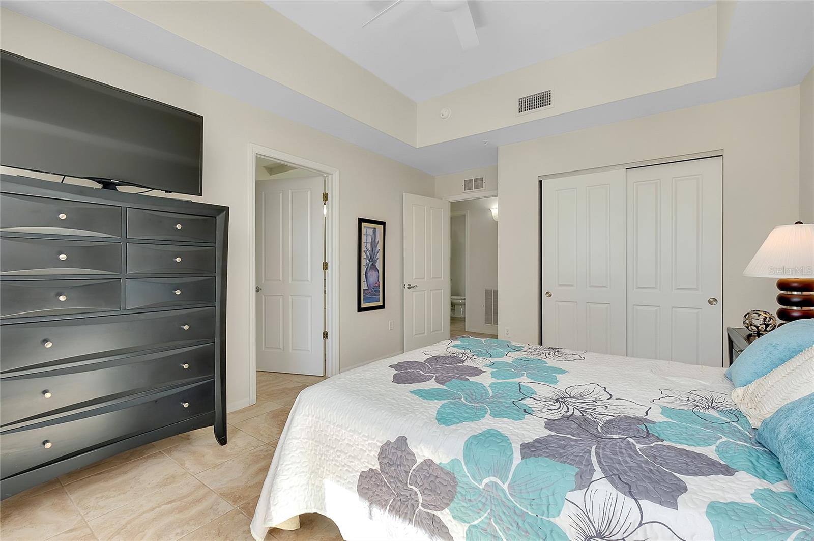 Image 39 of 80 For 5127 Melbourne Street F301