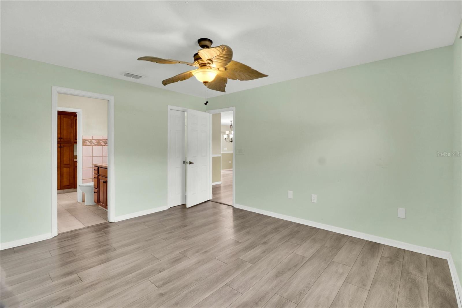 Image 18 of 59 For 1042 Strasburg Drive