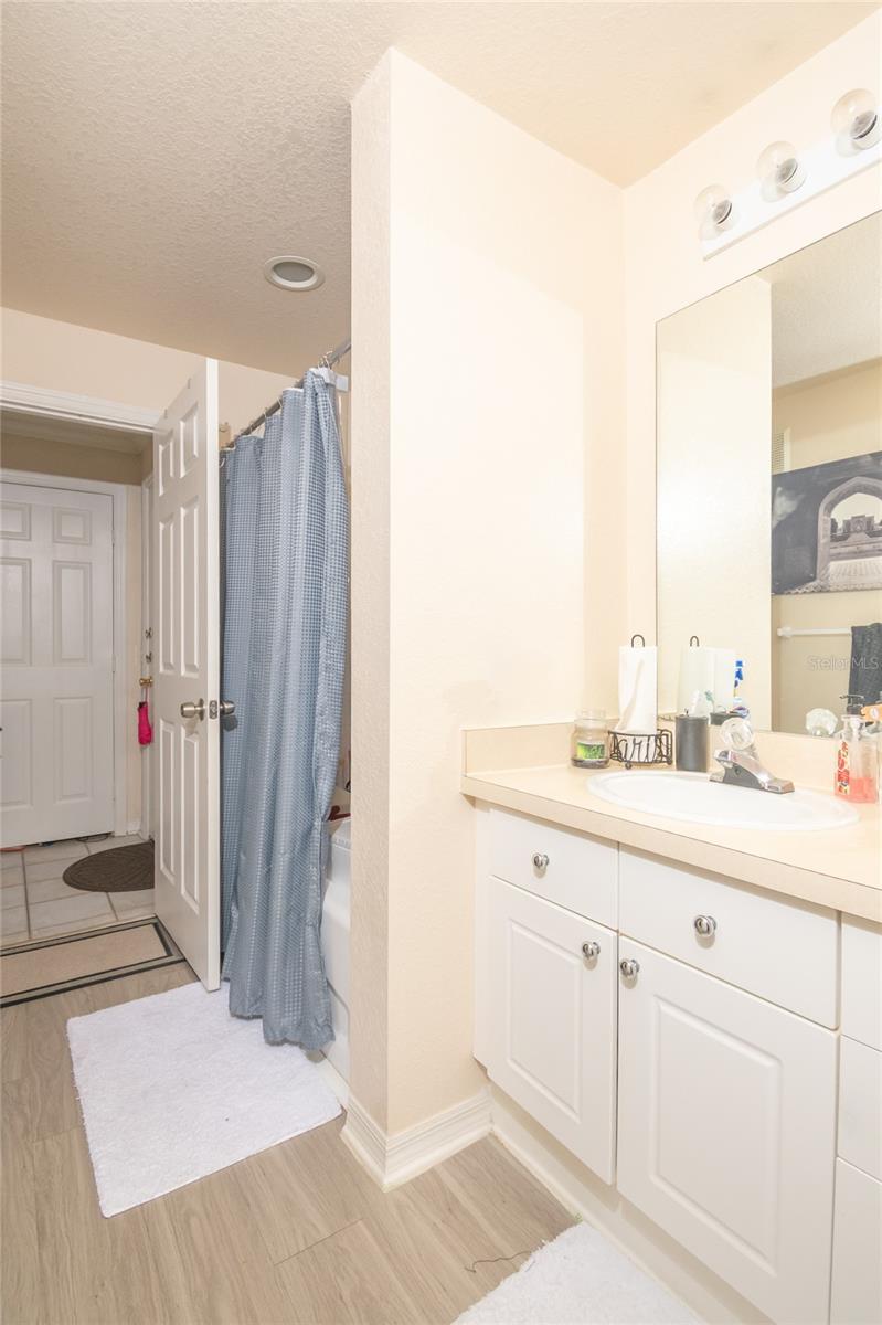 Image 15 of 28 For 18001 Richmond Place Drive 735