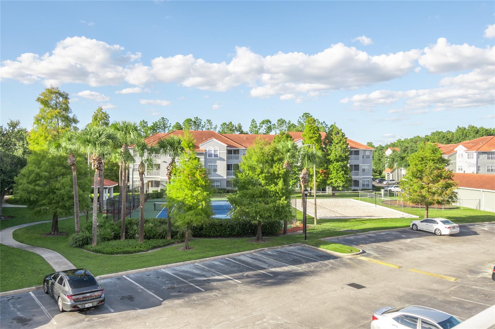 Image 17 of 28 For 18001 Richmond Place Drive 735