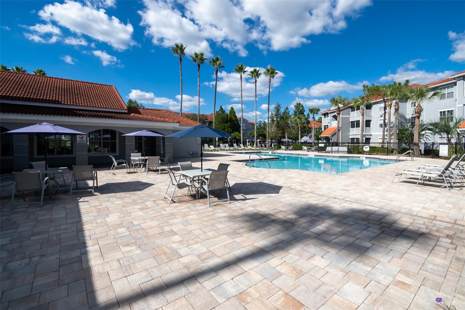 Image 20 of 28 For 18001 Richmond Place Drive 735