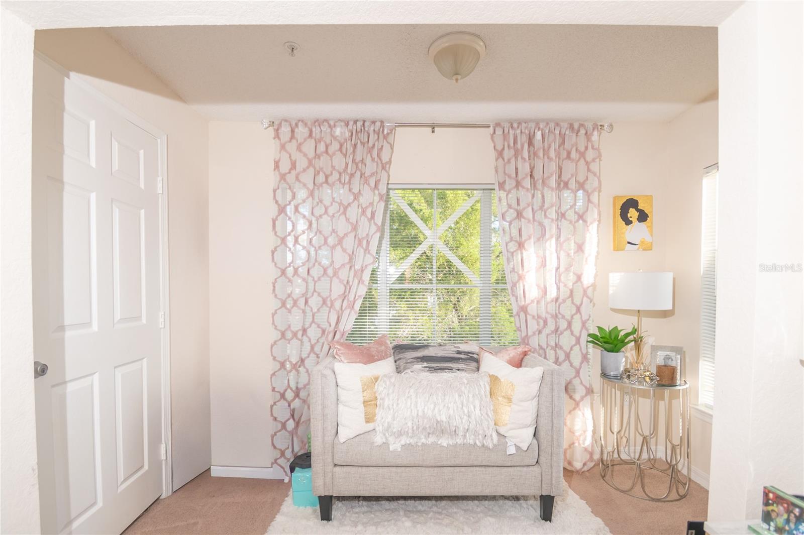 Image 3 of 28 For 18001 Richmond Place Drive 735