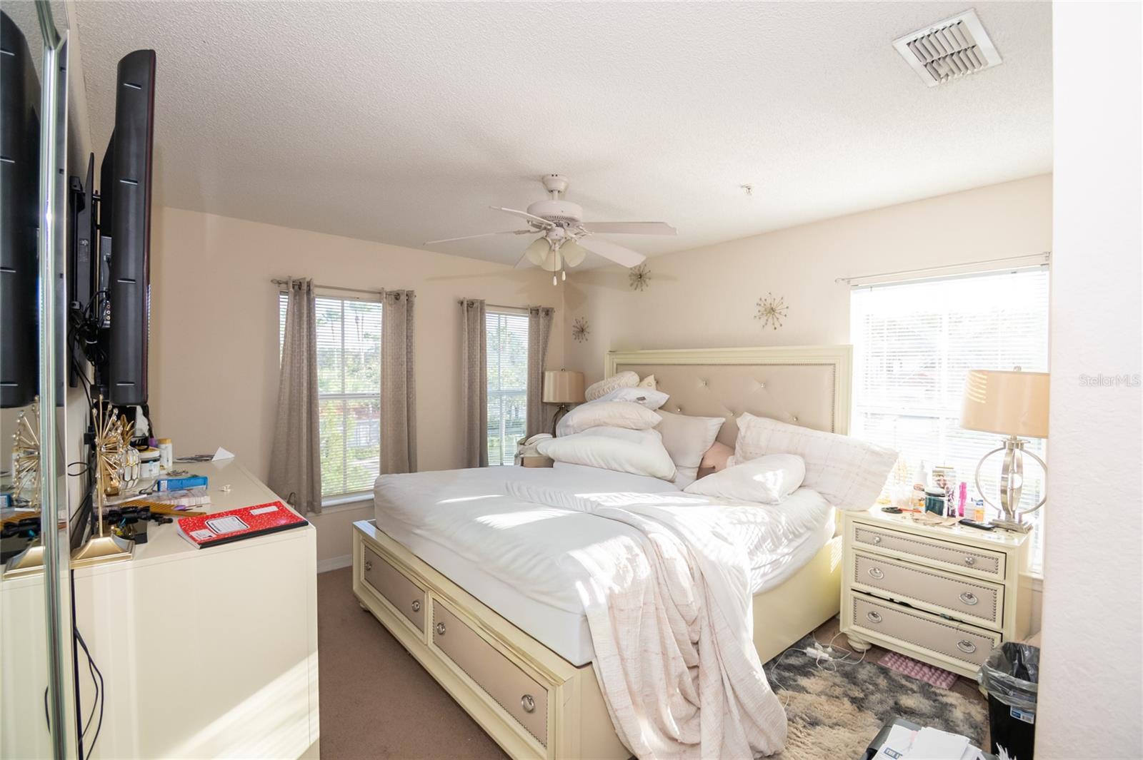 Image 6 of 28 For 18001 Richmond Place Drive 735