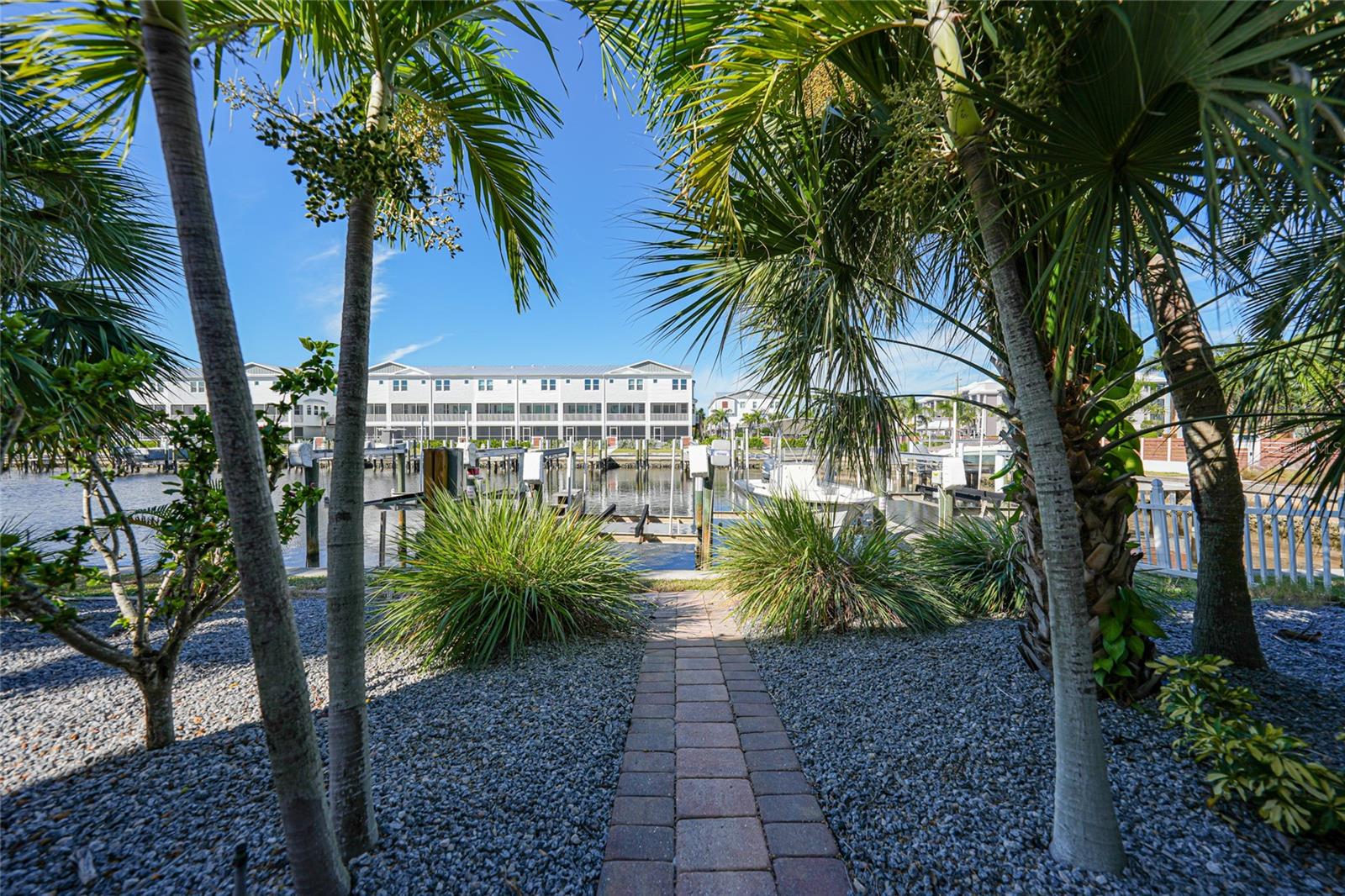 Image 41 of 55 For 290 Lewis Circle 121