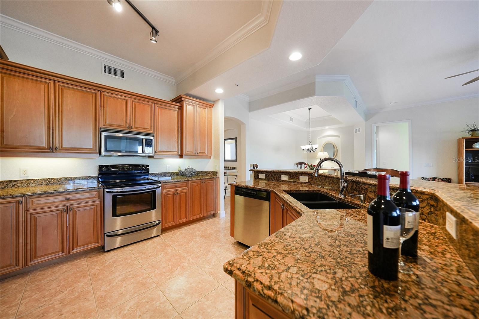 Image 5 of 55 For 290 Lewis Circle 121