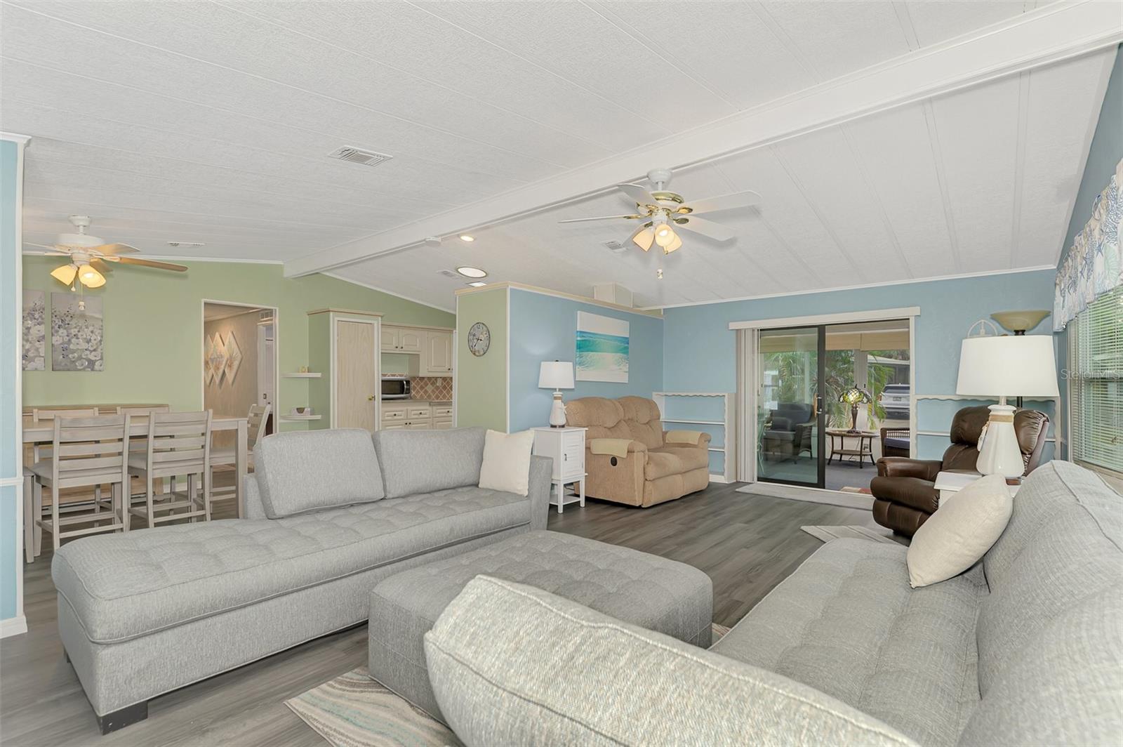 Image 10 of 50 For 612 La Jolla Circle