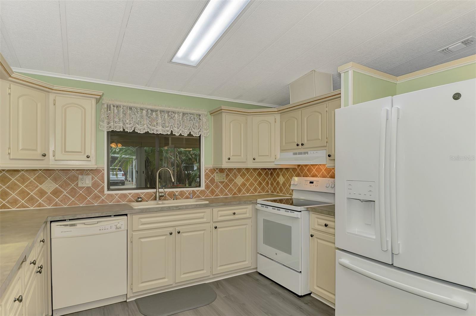 Image 16 of 50 For 612 La Jolla Circle