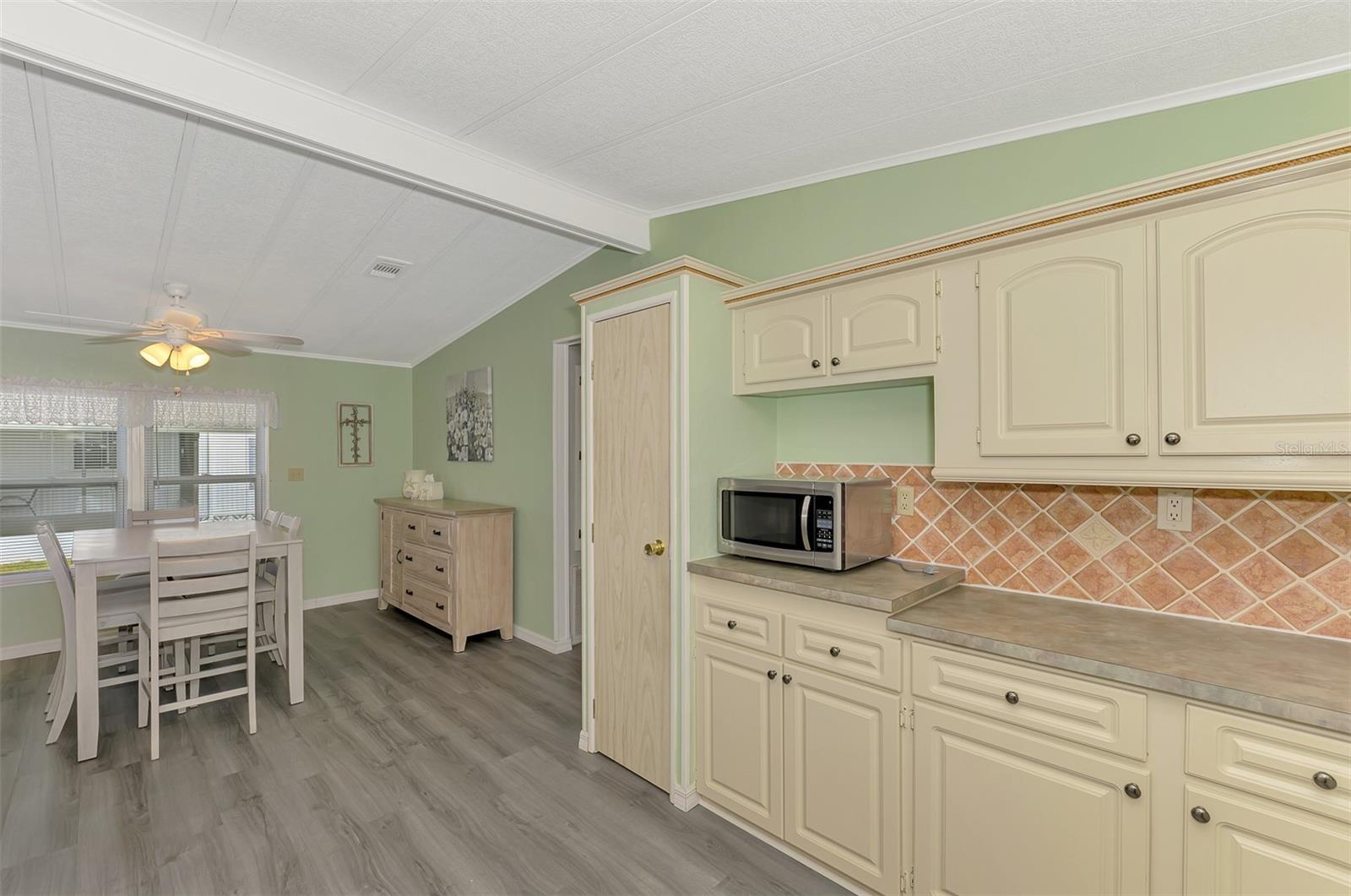 Image 17 of 50 For 612 La Jolla Circle