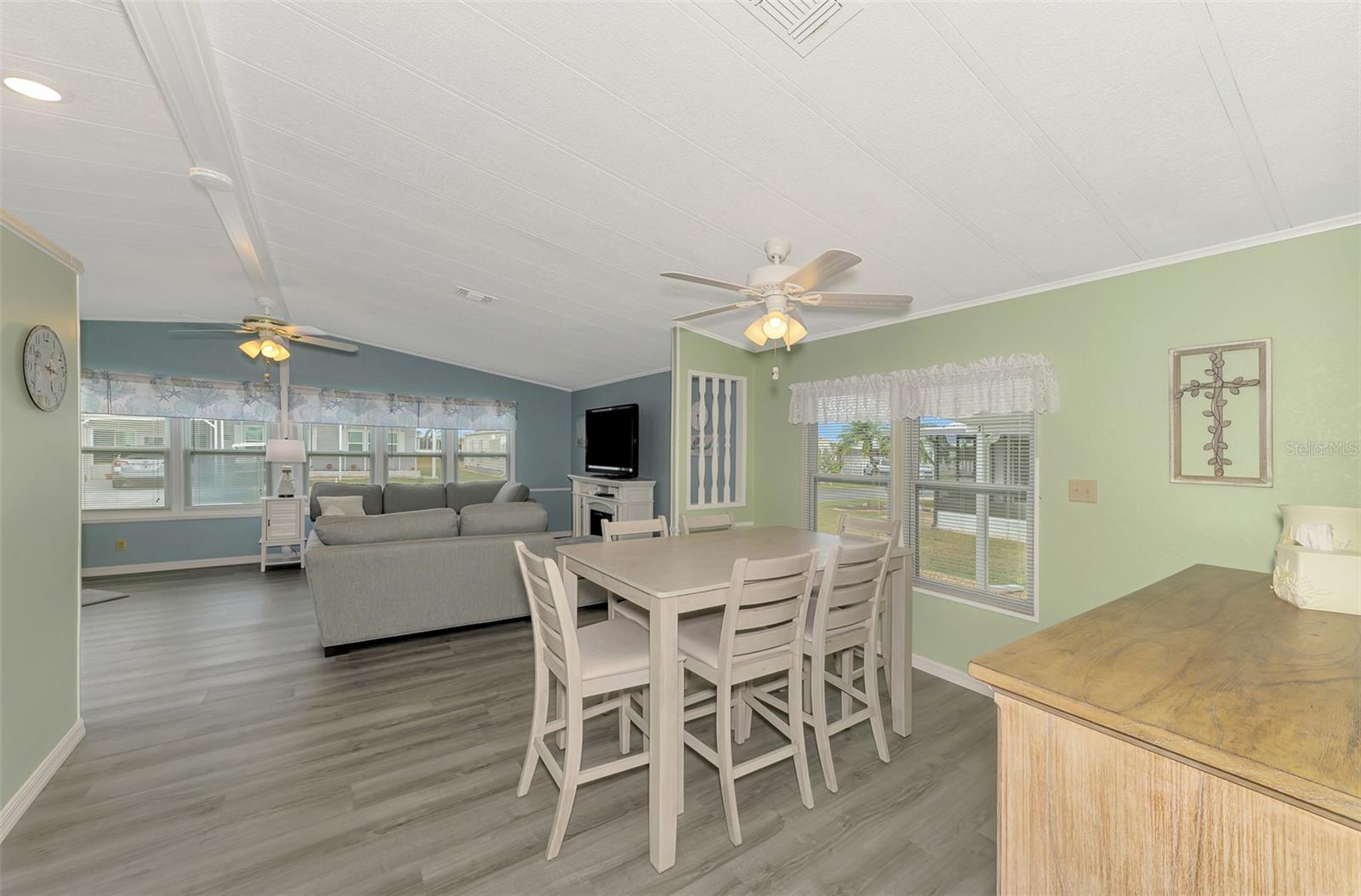 Image 19 of 50 For 612 La Jolla Circle