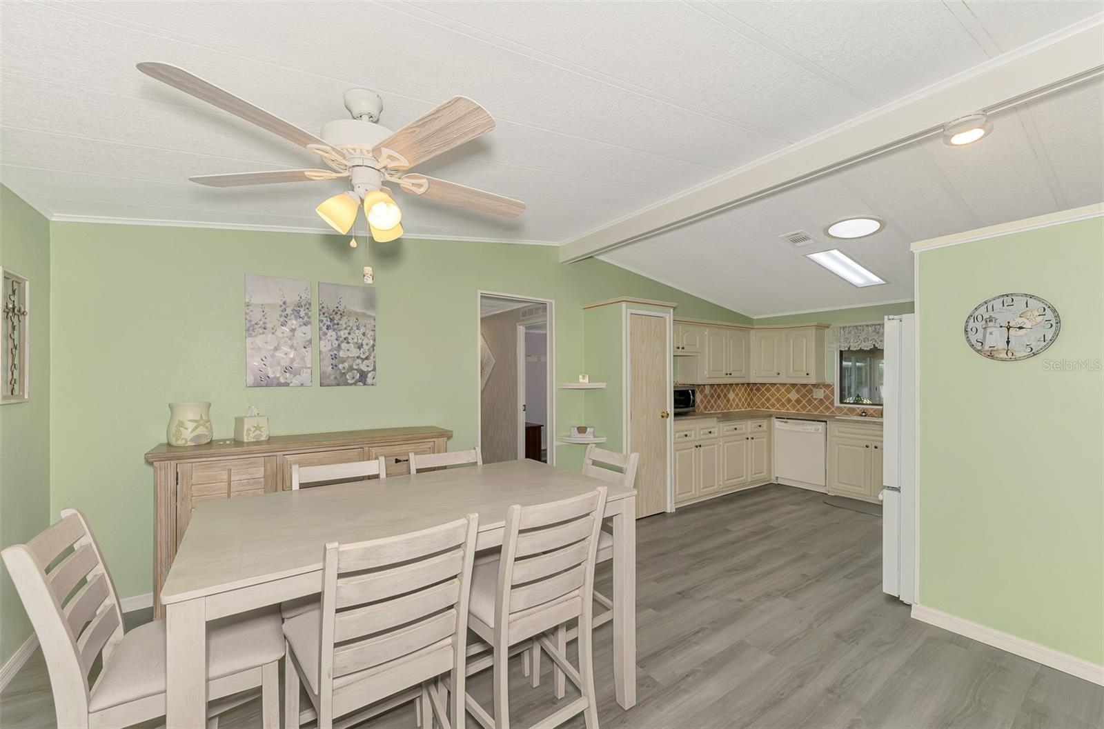 Image 21 of 50 For 612 La Jolla Circle