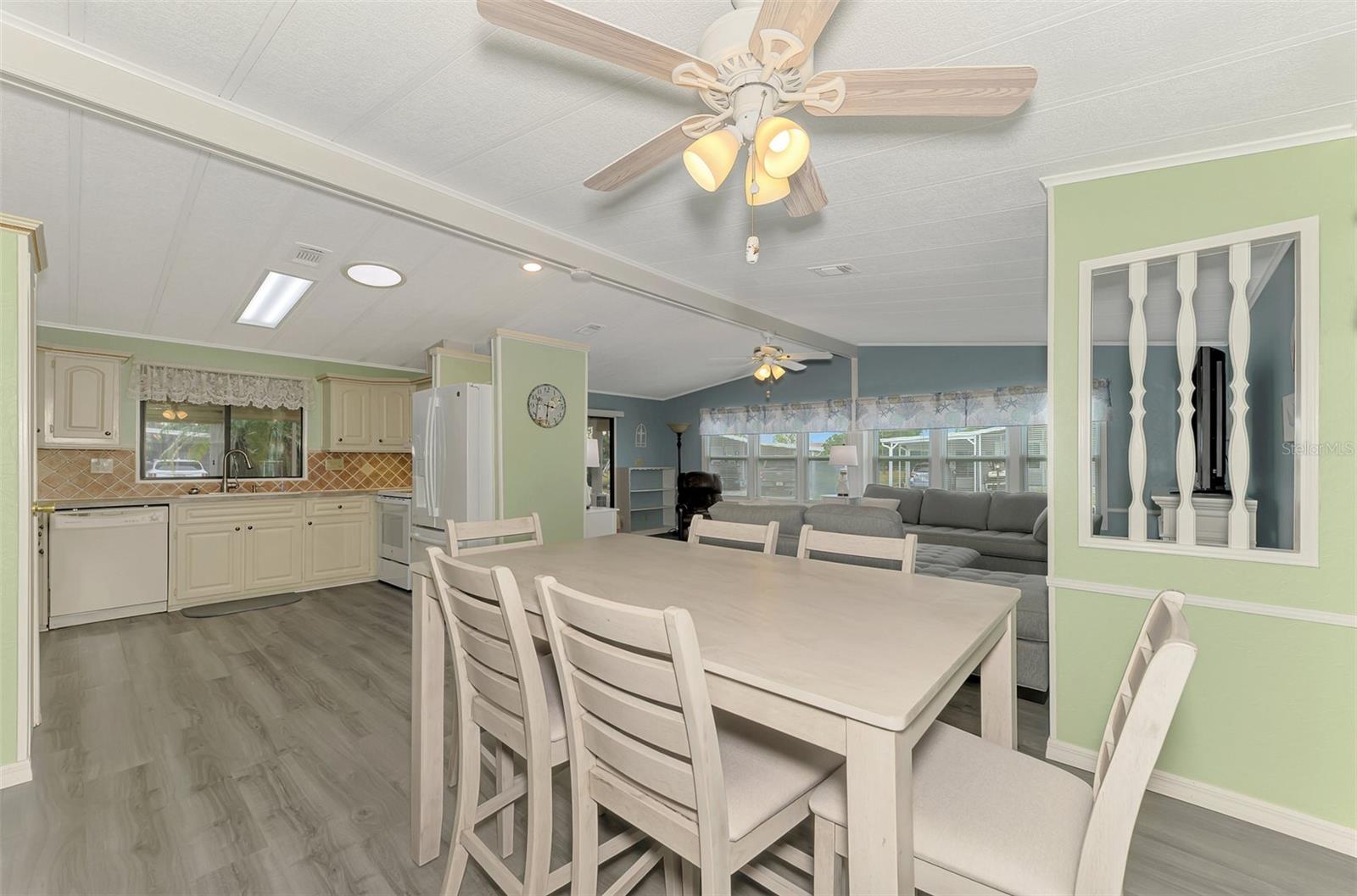 Image 22 of 50 For 612 La Jolla Circle