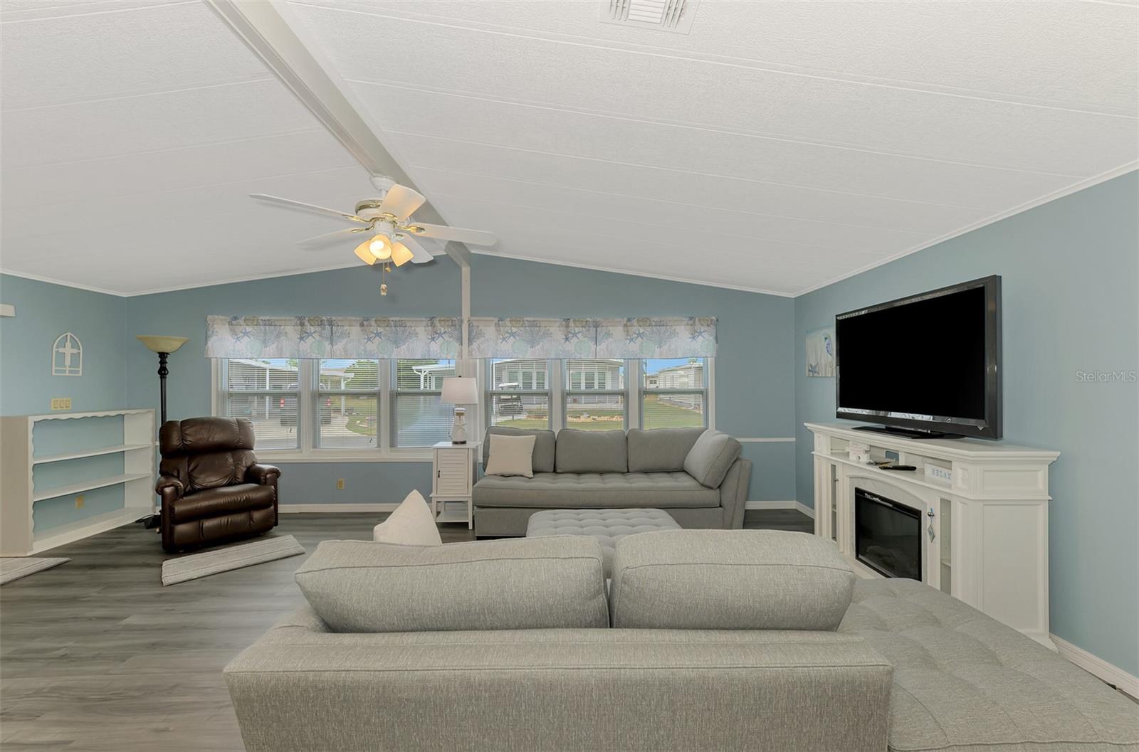 Image 6 of 50 For 612 La Jolla Circle