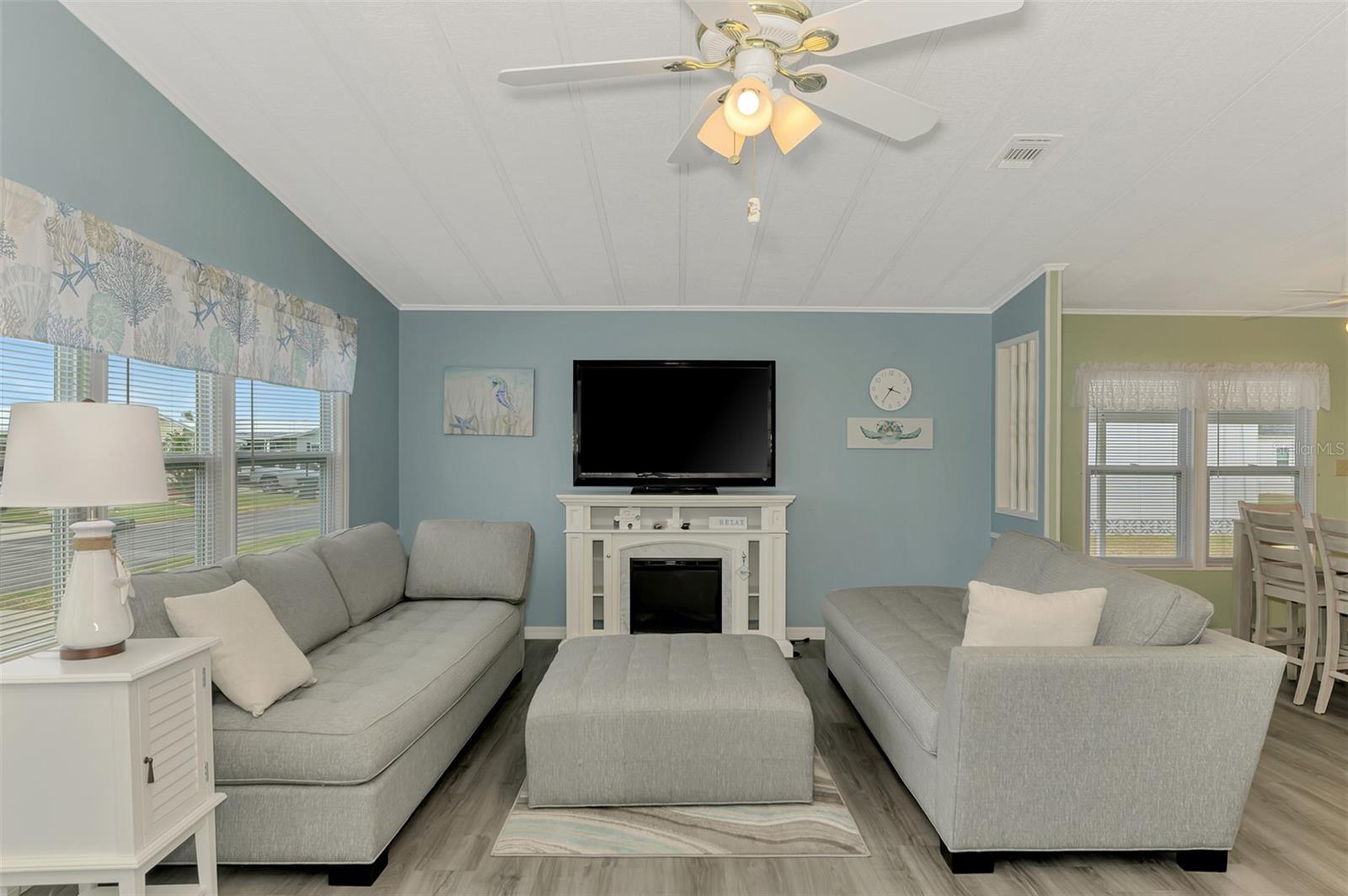 Image 8 of 50 For 612 La Jolla Circle